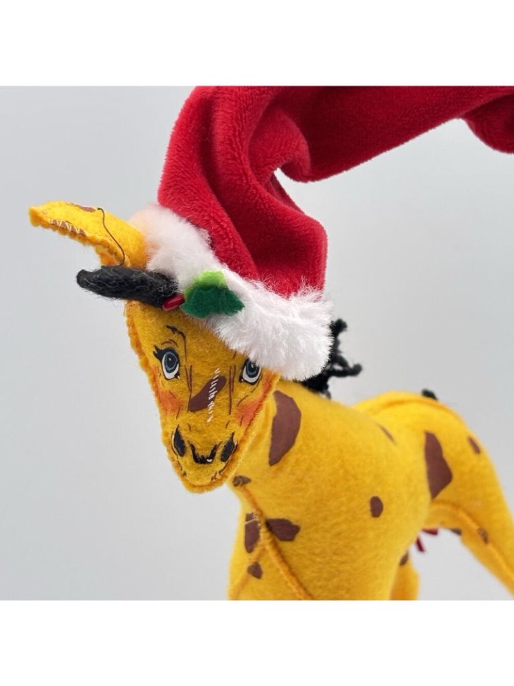 2010 Annalee Christmas Giraffe Santa Hat Peppermint Stripe Stockings Socks 12” - Picture 3 of 15